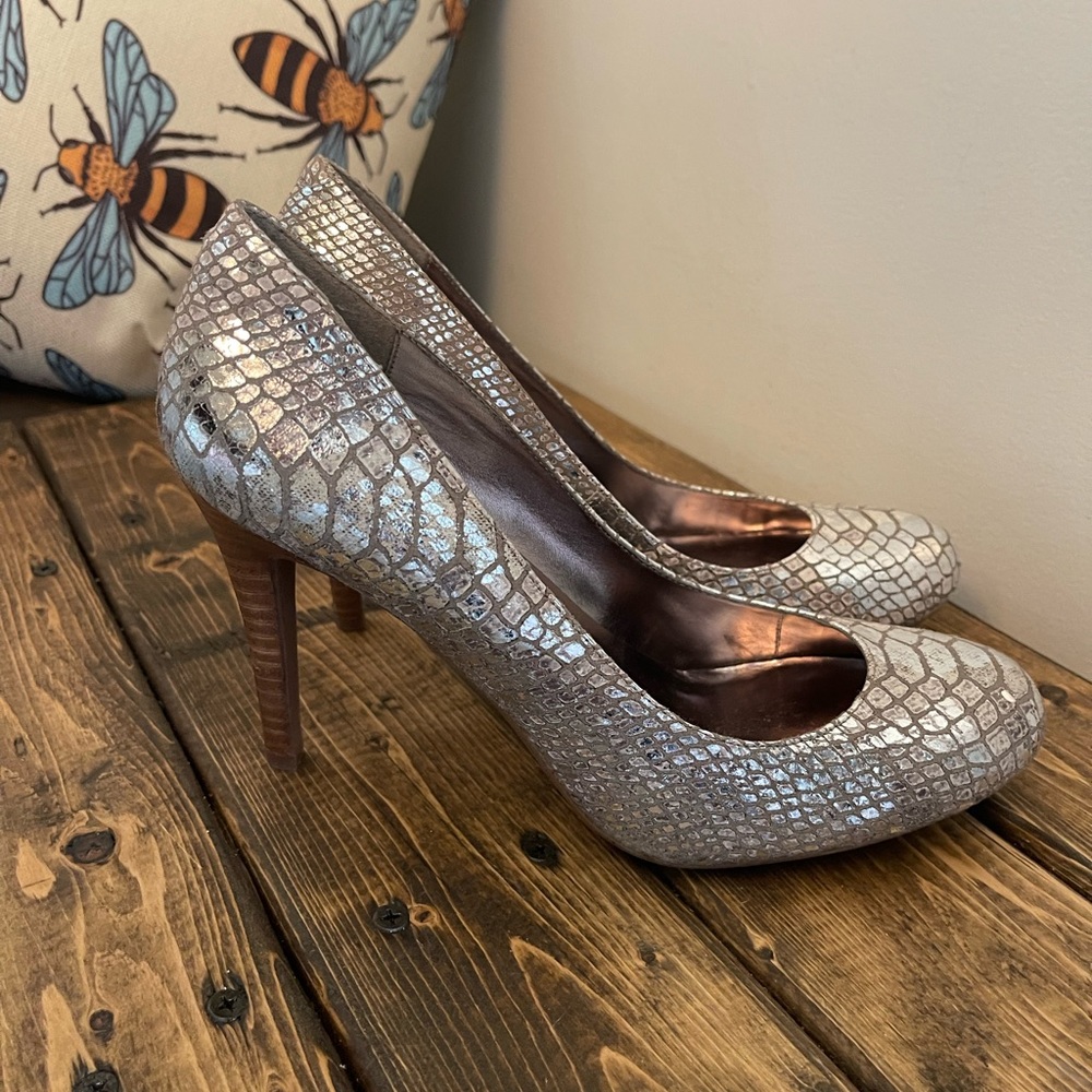 Dkny snakeskin print heels